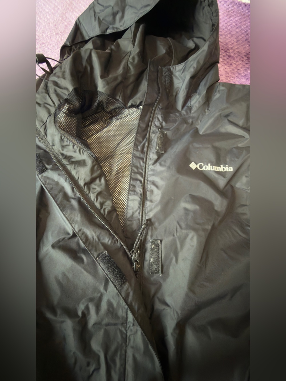 Columbia Black Hooded Packable Jacket. GUC. Size M - Picture 9 of 10